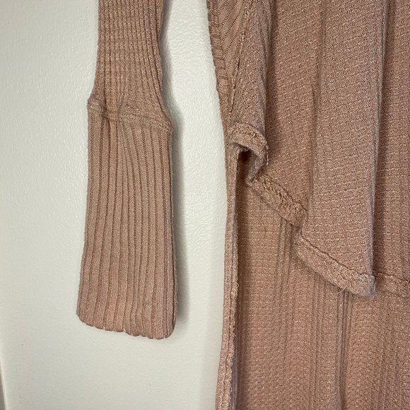 FREE PEOPLE woman's size XS Ventura faded rose thermal oversized high low top - Picture 10 of 13